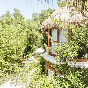 Mamasan Treehouses & Tulum