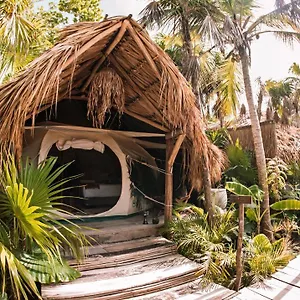  Campismo de Luxo Uman Glamping & Cenote